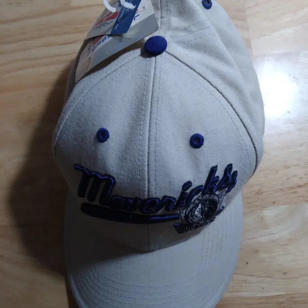NWT Twins Dallas Mavericks Logo Strap Back Hat